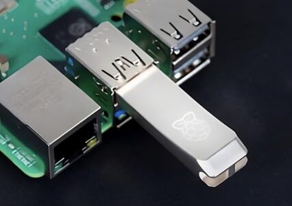 Uwaga miłośnicy malinki. Na rynku zadebiutował Raspberry Pi Flash Drive w wersjach 128 i 256 GB