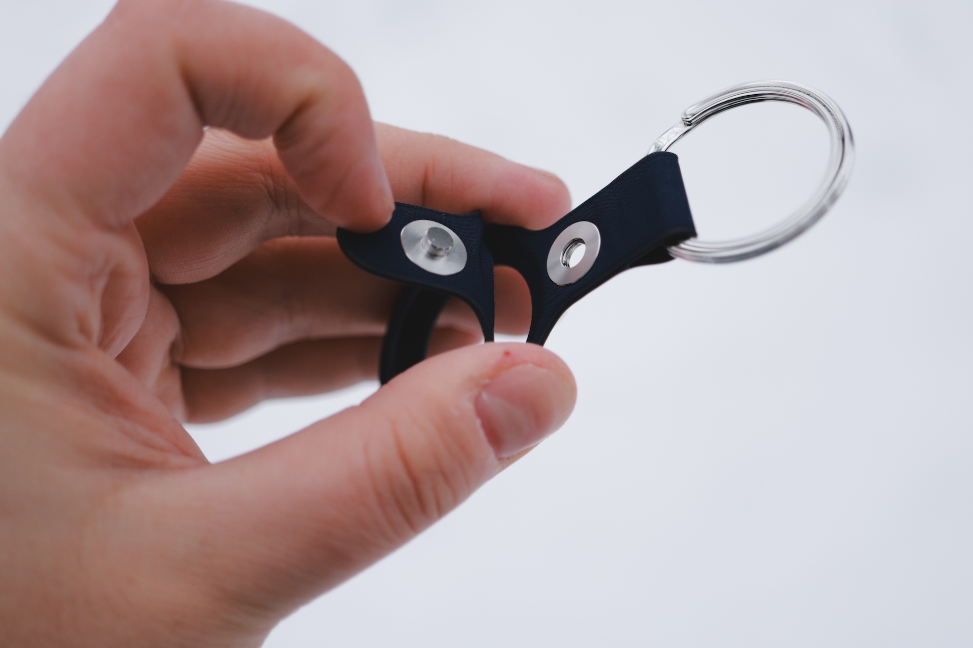 Apple AirTag 2 i etui FineWoven Key Ring