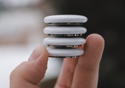 Wreszcie trafił w moje ręce! Apple AirTag 2 i etui FineWoven Key Ring są lepsze niż myślałem