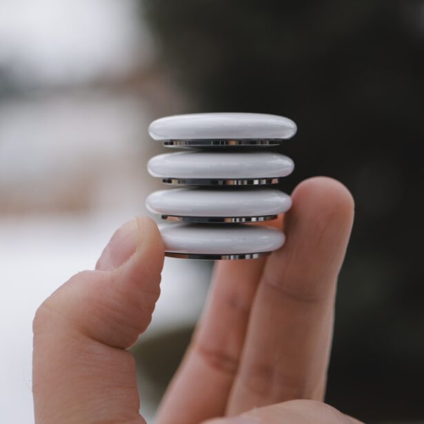 Ważne dla bezpieczeństwa: nowa aktualizacja dla twoich AirTagów 6 Apple po raz pierwszy aktualizuje nowego AirTaga. To ważne dla Twojego bezpieczeństwa