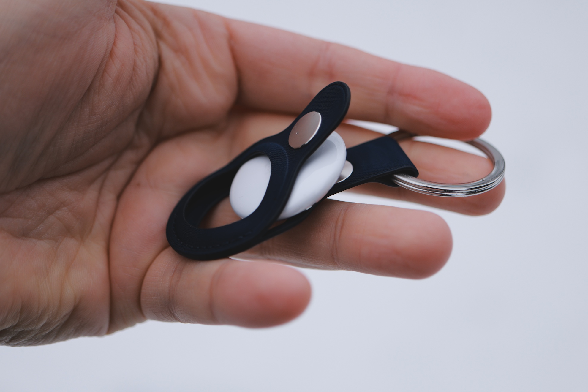 Apple AirTag 2 i etui FineWoven Key Ring
