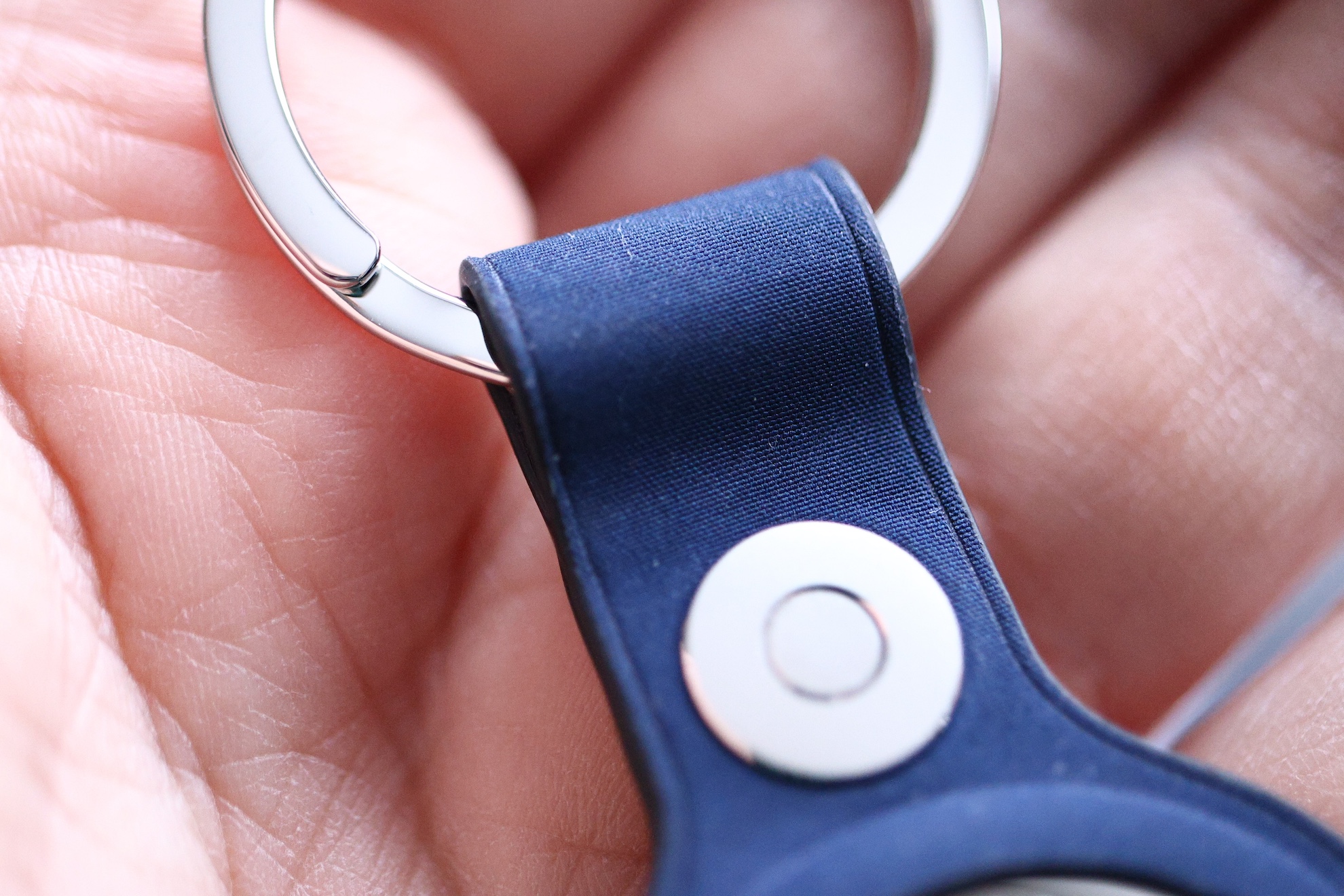 Apple AirTag 2 i etui FineWoven Key Ring