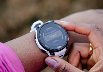 UNA Watch opóźniony jeszcze raz, nawet po wysłaniu połowy zamówień