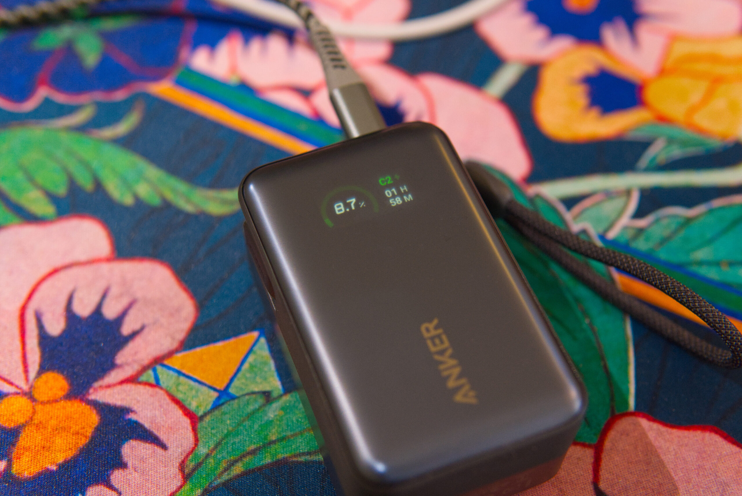 Wielka moc w twojej kieszeni, czyli parę słów o powerbanku Anker Nano 45W 10K 11 ekranik scaled