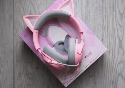 Razer Kraken Kitty V3 X Quartz – słuchawki gamingowe, które nie mają nic za uszami