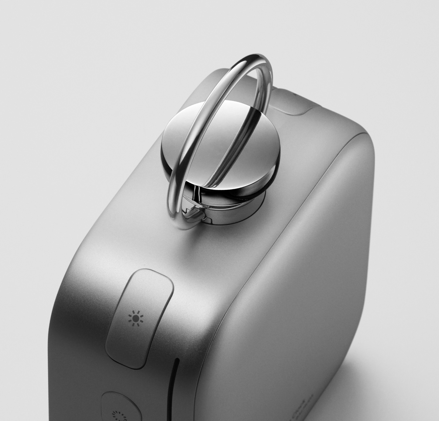 Balmuda The Clock. Producent wiralowego smartfona powraca ze smart budzikiem stworzonym przez Jony’ego Ive’a