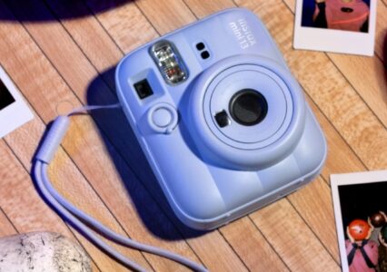 Najpopularniejszy aparat natychmiastowy świata ma nową wersję. Poznajcie instax mini 13