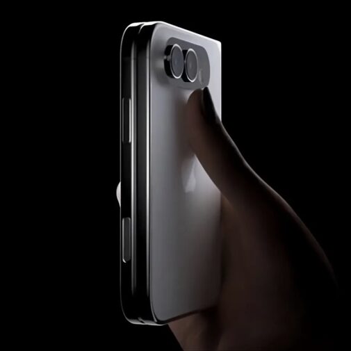 iPhone Fold Fot. Majin Bu