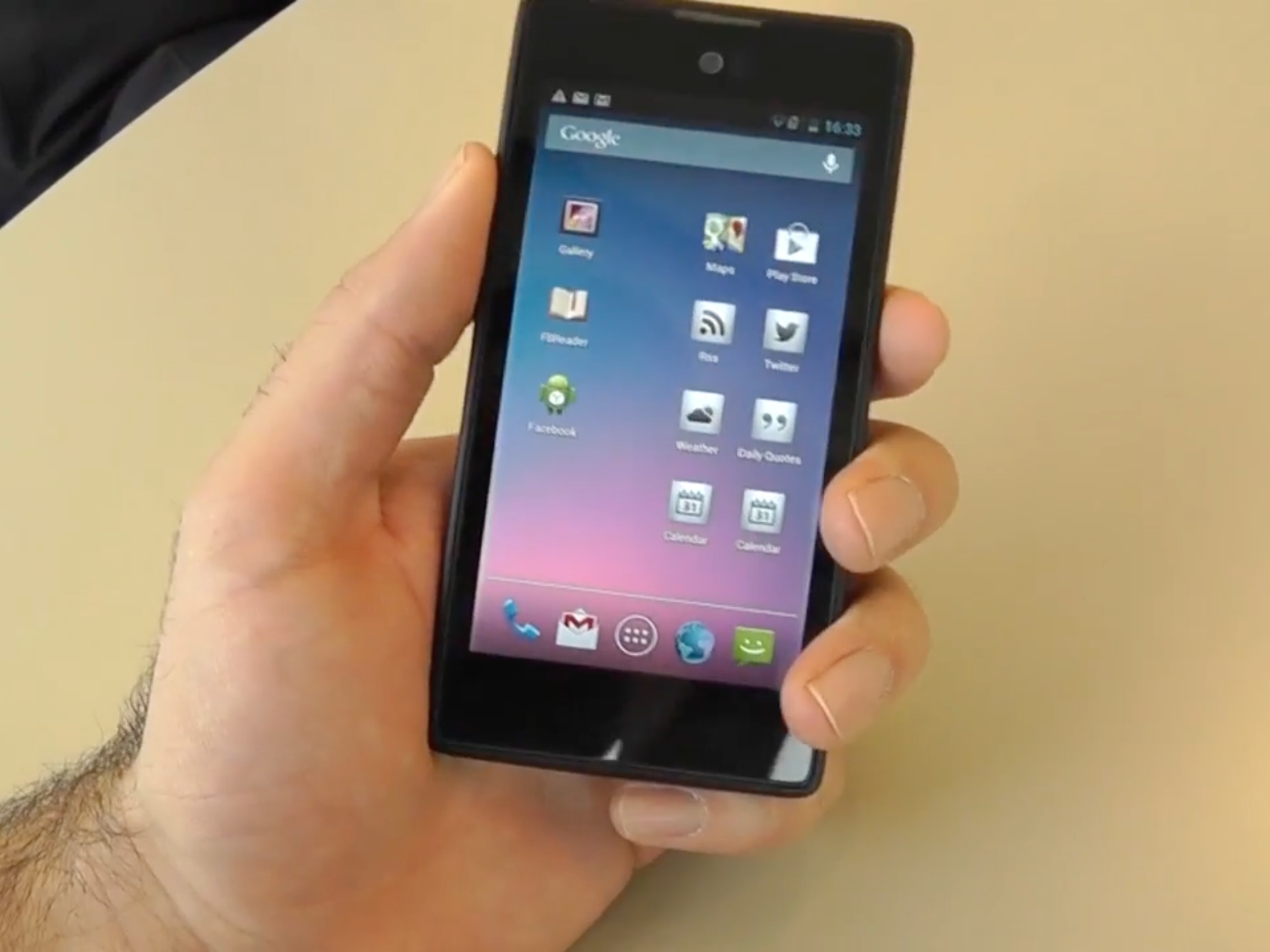 Ekran LCD czy e-ink w smartfonie? A czemu w ogóle wybierać? 7 YotaPhone