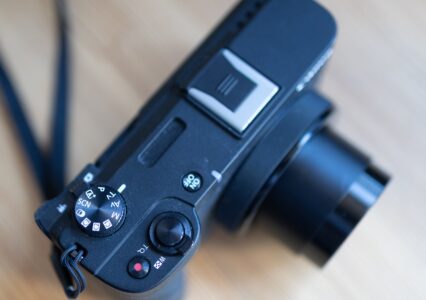 Canon PowerShot V1 – Mały sprzęt, duże możliwości. Sprawdziłem dlaczego kompaktowe aparaty wracają do łask