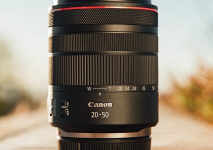 Przeczytaj nowy wpis na Rozładowani.pl: Canon pokazał pierwszy pełnoklatkowy obiektyw z napędem Power Zoom. Poznajcie RF 20-50MM F4L IS USM PZ