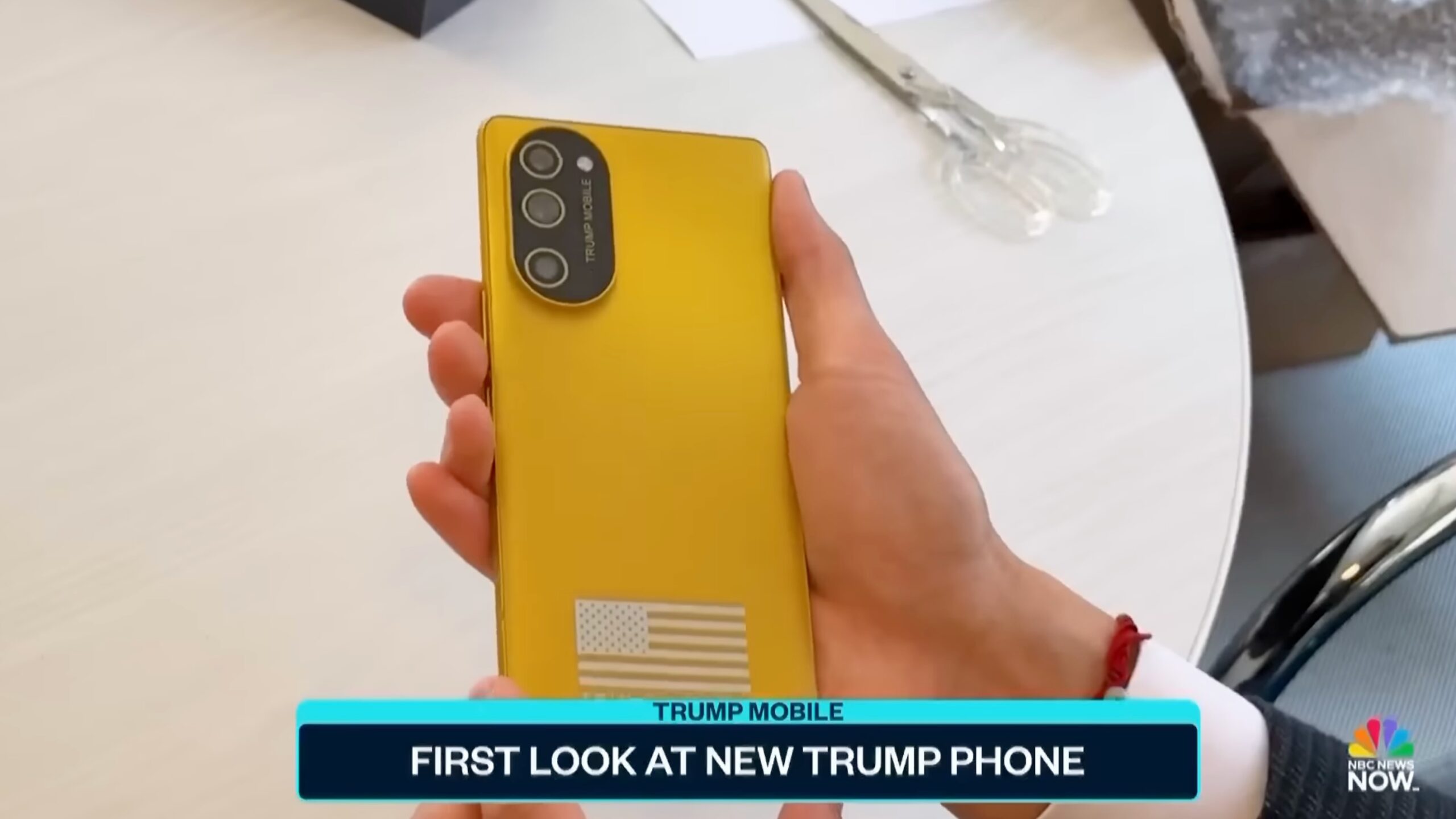 A jednak! Trump T1 istnieje, działa i trafia do pierwszych klientów 5 Złoty smartfon Trump T1