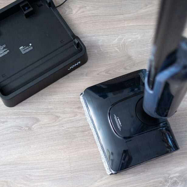 iRobot Roomba z kolejnymi nowościami. To roboty o mocy ssącej do nawet 30 000 Pa 3 JONR H2 – czy odkurzacz mopujący może zaskoczyć? A może, jak najbardziej! Jeszcze jak!