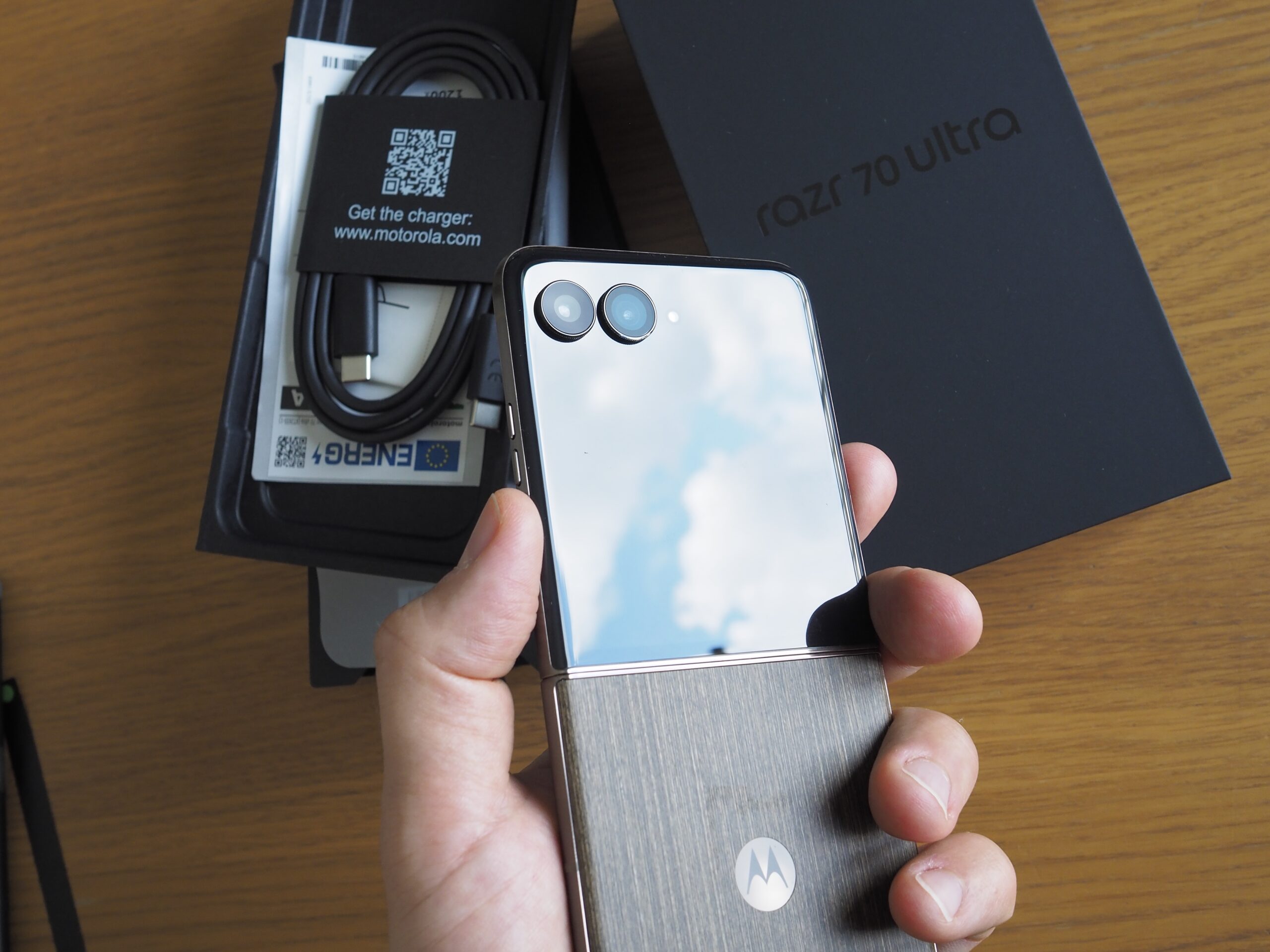 Motorola razr 70 ultra – tu jest wszystkiego pod dostatkiem. Pierwsze dni z flagową „klapką” 15 Motorola razr 70 Ultra