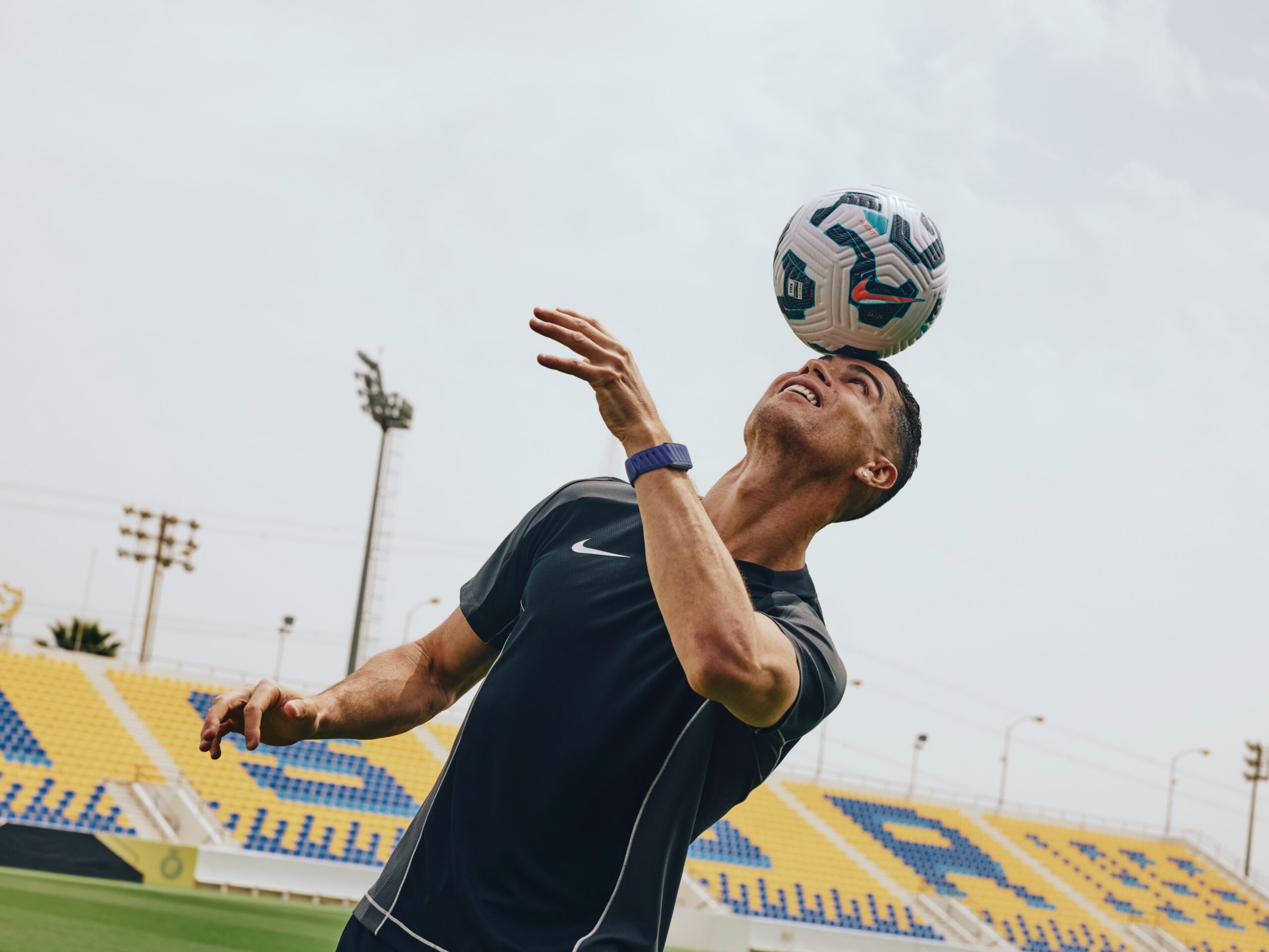 WHOOP zupełnie za darmo? Ktoś napisał aplikację, która ma to umożliwić 4 Whoop na nadgarstku Cristiano Ronaldo