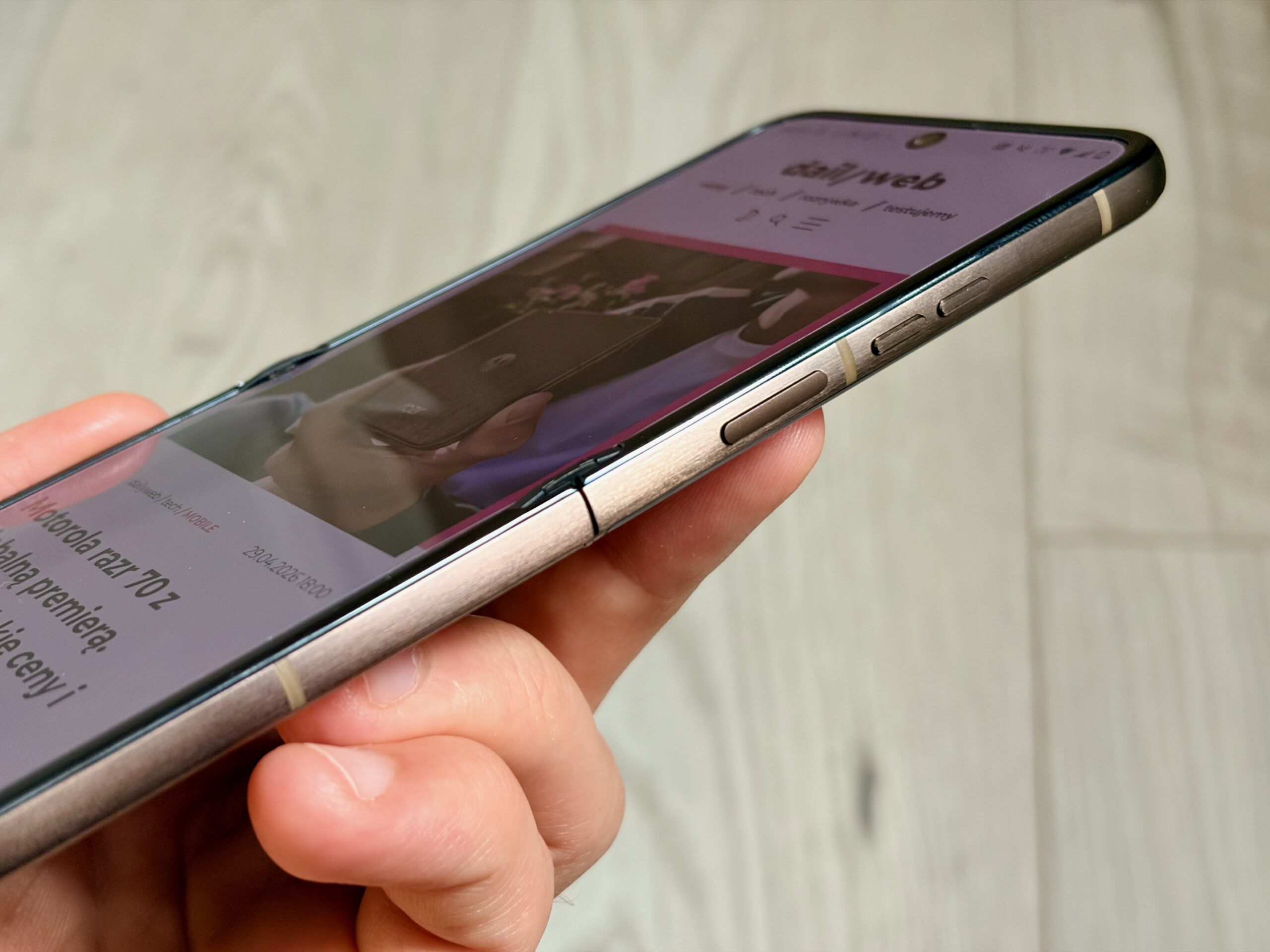 Motorola razr 70 ultra – tu jest wszystkiego pod dostatkiem. Pierwsze dni z flagową „klapką” 16 Motorola razr 70 Ultra