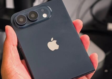 Opublikowano kolejne zdjęcia atrapy składanego iPhone’a, tym  razem w ciemnej wersji