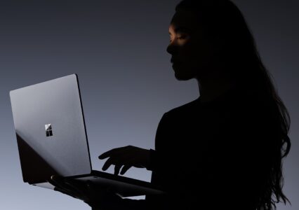 Microsoft powalczy z MacBookiem. Poznajcie Surface Laptop Ultra z procesorem NVIDIA
