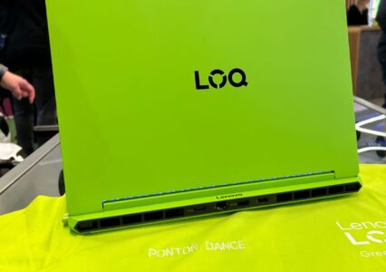 Lenovo LOQ 15AHP11 debiutuje w piłkarskim, pięknym kolorze. Aż żal odwrócić wzrok