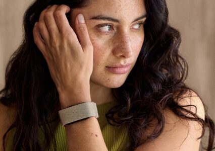 Debiutuje Garmin Cirqa – odpowiedz na drogą subskrypcję Whoopa i małe możliwości Google Fitbit Air