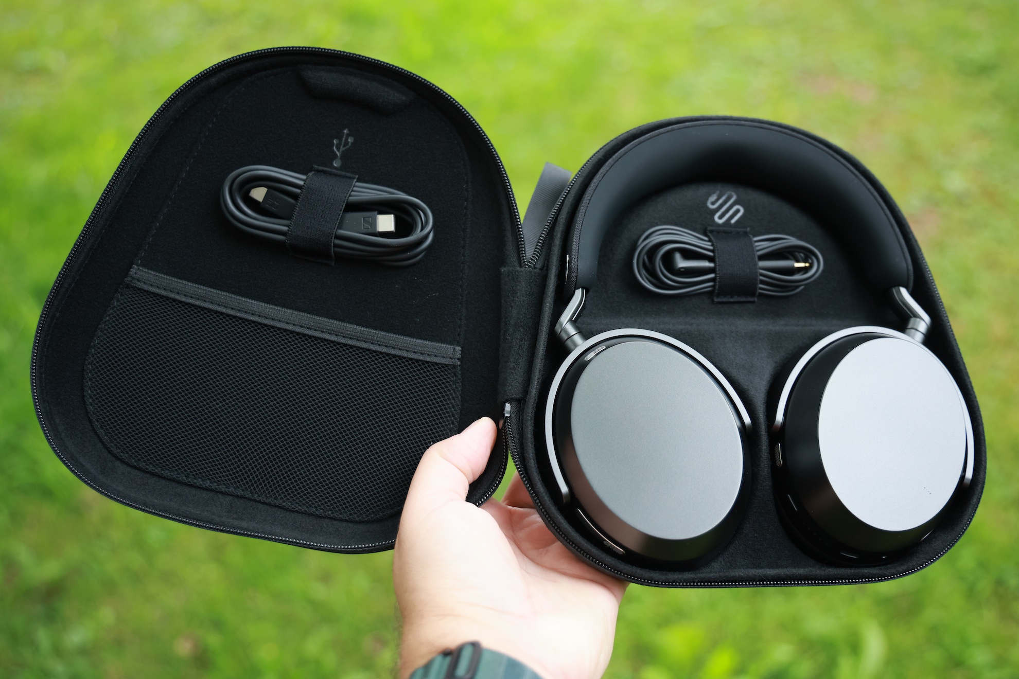 Sennheiser Momentum 5 Wireless - słuchawki całkiem na serio, ale z dużym luzem 46 Sennheiser Momentum 5 Wireless