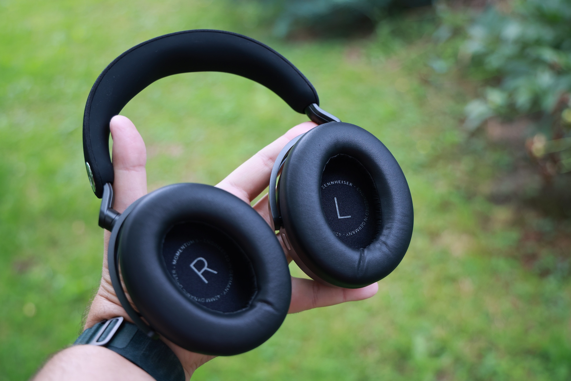 Sennheiser Momentum 5 Wireless - słuchawki całkiem na serio, ale z dużym luzem 49 Sennheiser Momentum 5 Wireless