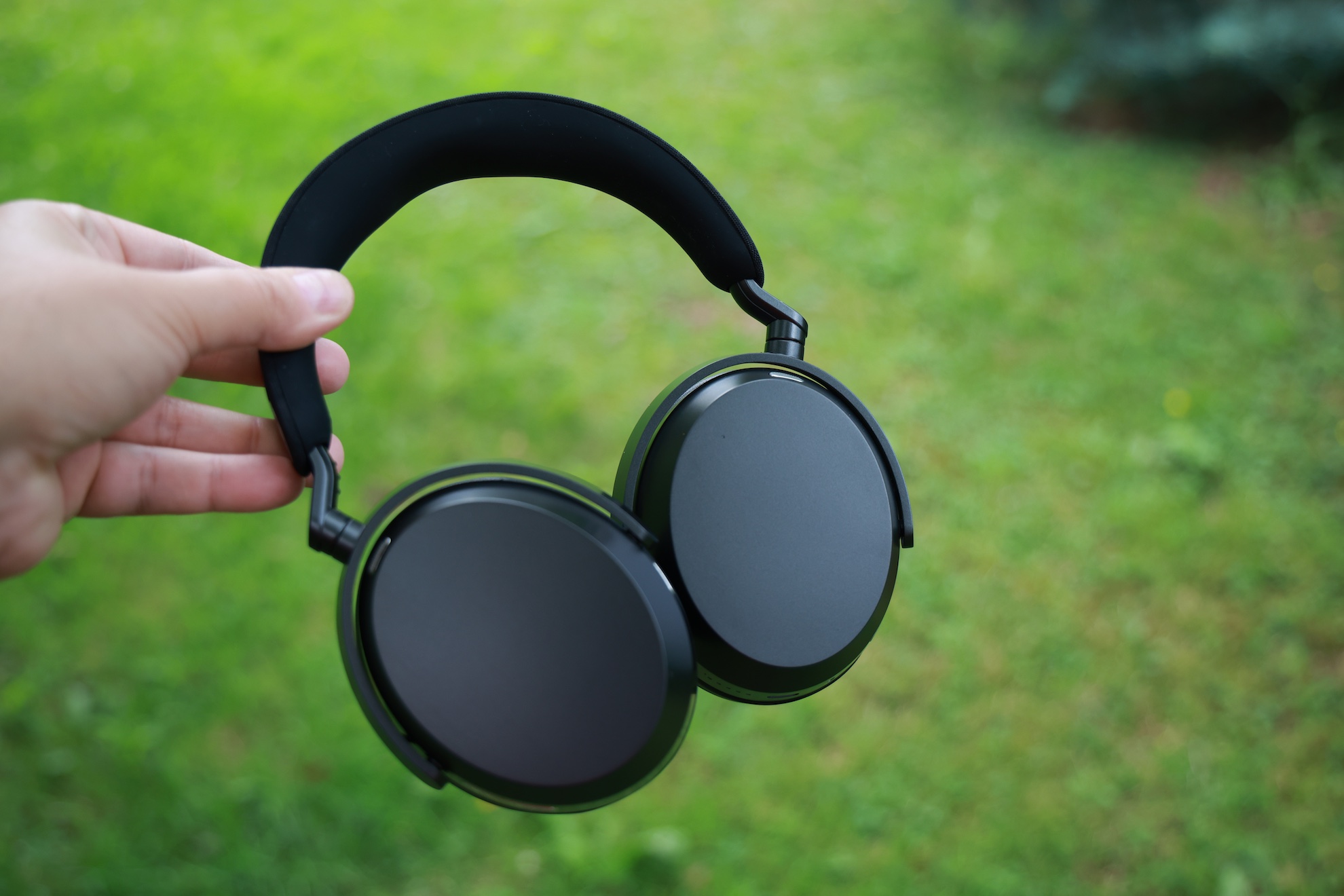 Sennheiser Momentum 5 Wireless - słuchawki całkiem na serio, ale z dużym luzem 48 Sennheiser Momentum 5 Wireless
