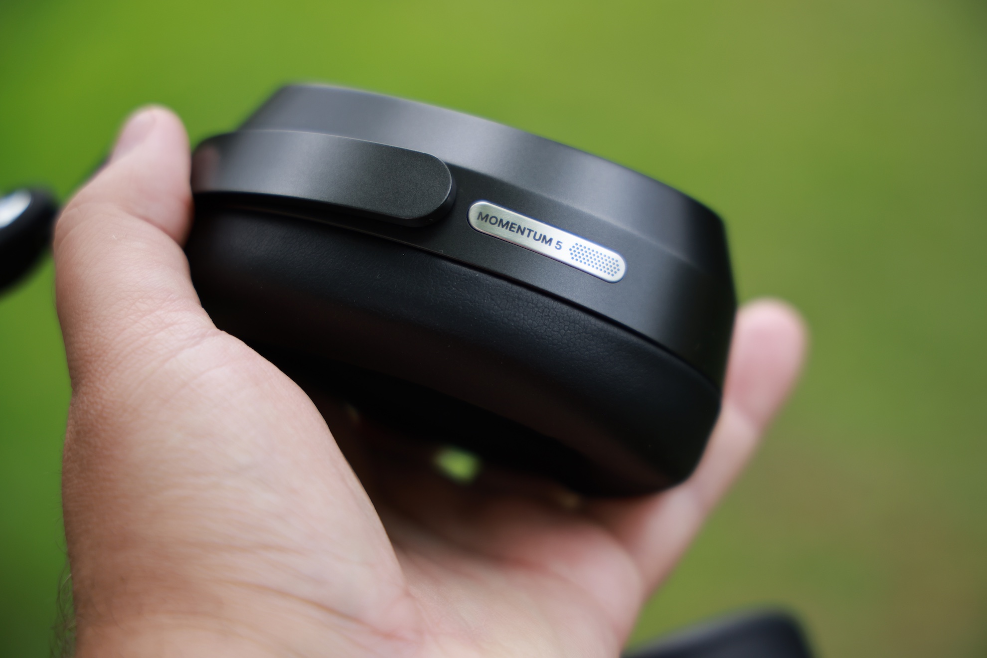 Sennheiser Momentum 5 Wireless - słuchawki całkiem na serio, ale z dużym luzem 80 Sennheiser Momentum 5 Wireless
