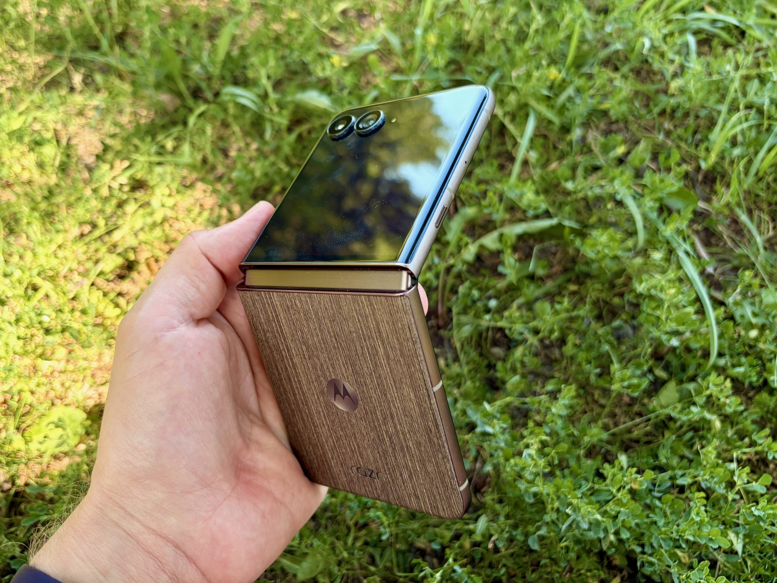 To powinna być klapka idealna. Recenzja Motoroli razr 70 ultra 65 Motorola razr 70 ultra PANTONE Cocoa
