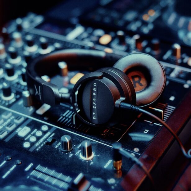 Zadebiutowały Beyerdynamic DT 275 PRO — to słuchawki dla zawodowców w niezłej cenie
