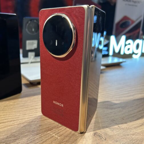 HONOR Magic V6