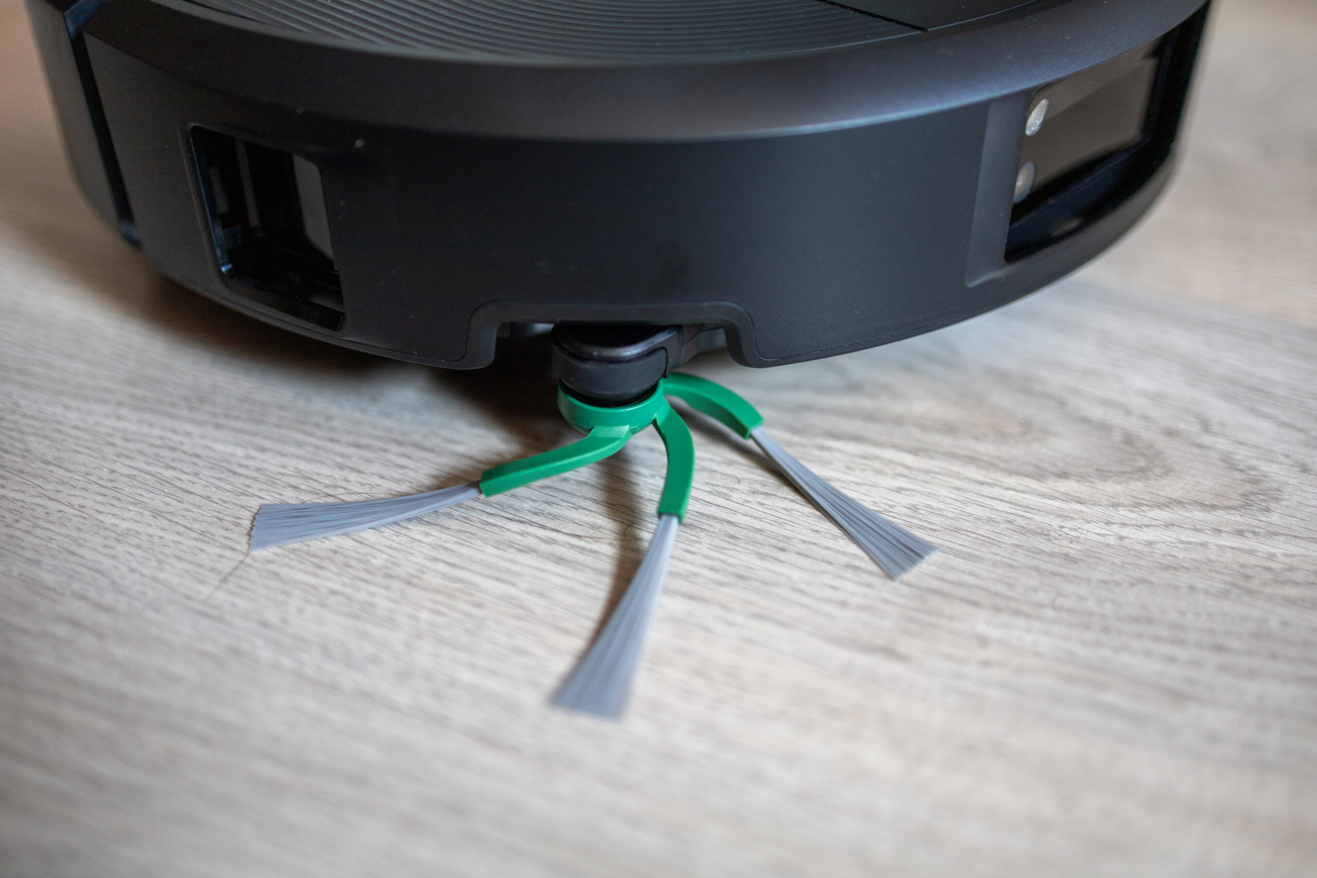 iRobot Roomba Plus 575 Combo jest mały i tani, a sprząta bardzo dobrze 22 iRobot Roomba Plus 575 Combo 4 scaled