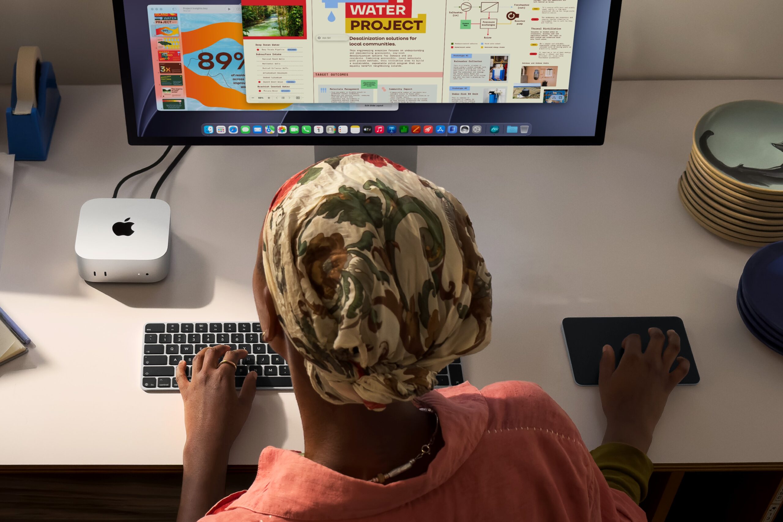 Więcej, szybciej, ale i drożej - odświeżone Mac mini i Mac Studio oficjalnie zaprezentowane 18 Mac Mini M6 na biurku scaled