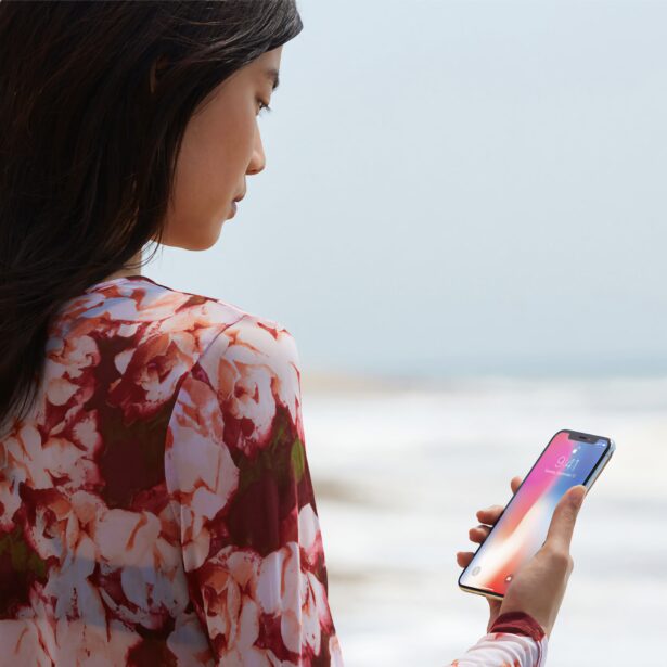 WhatsApp testuje nowe motywy czatu z animowanymi tapetami dla iOS 5 Koniec pewnej epoki. iPhone X został uznany za przestarzały