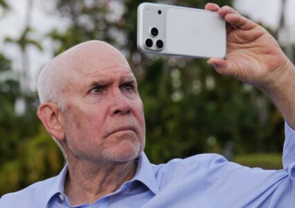 Przeczytaj nowy wpis na Rozładowani.pl: Leica chce, żebyś fotografował iPhonem jak Steve McCurry