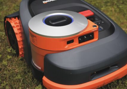 Już nigdy nie dotknę zwykłej kosiarki. Recenzja robota koszącego Navimow H206, który odmienił mój ogród