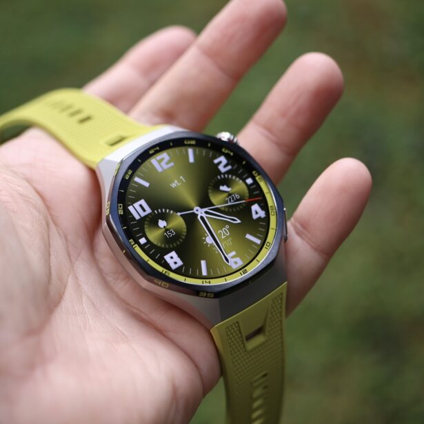 HUAWEI FreeBuds Neo są lekkie i zaskakują dźwiękiem. Pierwsze wrażenia z testów 23 HUAWEI WATCH GT 7 Pro to tytan sportu w pięknej formie – pierwsze wrażenia