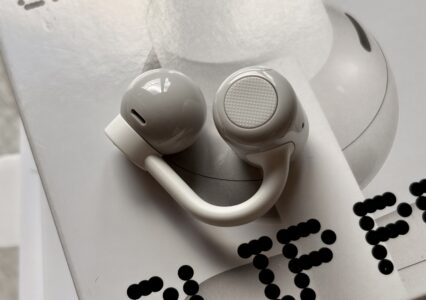 CMF Clip Pro – słuchawki open ear, które wyróżniają się nie tylko dobrym basem. Plusów jest więcej, ale czy zasługują na miano Pro?