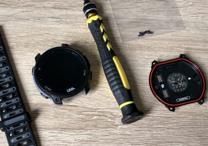 Sprawdziłem w praktyce modułowość UNA Watch. Wystarczył torx i 10 minut, by wymienić układ z sensorem PPG