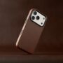 Masz dosyć ekologicznych materiałów i sylikonu? Odziej swojego iPhone’a 18 Pro w skórę z Nomad Traditional Leather Case
