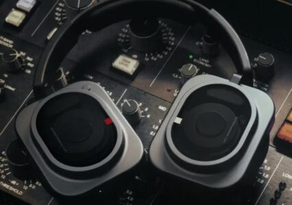 Headphone (1) Pro już dostępne. Nothing wkracza w sferę premium ze słuchawkami, które mają 3 przetworniki i 10 mikrofonów!