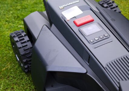 To nie jest zwykły robot koszący, to prawdziwy kombajn koszący do Twojego ogromnego ogrodu!