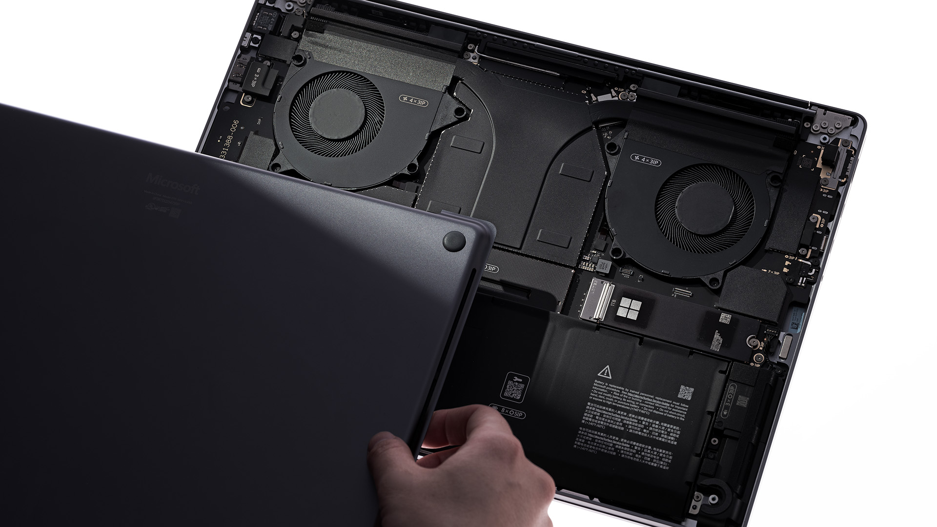 Microsoft Surface Laptop Ultra z oficjalną datą premiery - RTX Spark trafia do pierwszych urządzeń 11 Microsoft Surface Laptop Ultra 2