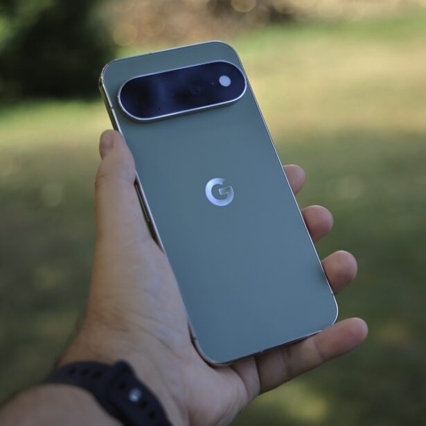 Google Pixel może wprowadzić (ponownie) funkcje biometryczne podobne do FaceID w iPhonie 6 Zaczynamy sezon na plotki o Google Pixel 12. Pierwsza plotka może się Wam jednak nie spodobać