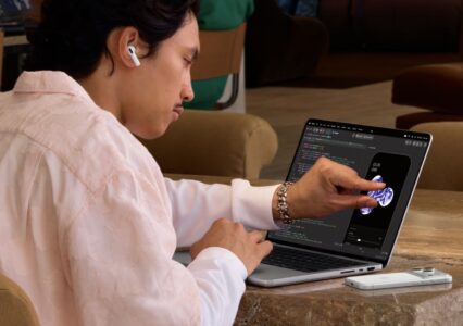 Powrót świecącego jabłka i pierwszy dotykowy ekran PROLED XDR — to właśnie topowy MacBook Pro