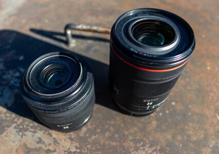 Które 35 mm ze stajni Canona wybrać? Porównujemy Canon RF 35mm f/1.8 i RF 35mm f/1.4L VCM
