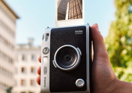 Przeczytaj nowy wpis na Rozładowani.pl: instax mini Evo 2 – Fujifilm rozwija swój hybrydowy aparat natychmiastowy